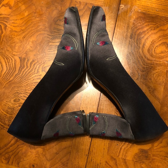 ZEITGEIST BLACK FLORAL PRINT BLOCK HEEL PUMPS happy Valentine’s Day - Picture 4 of 8